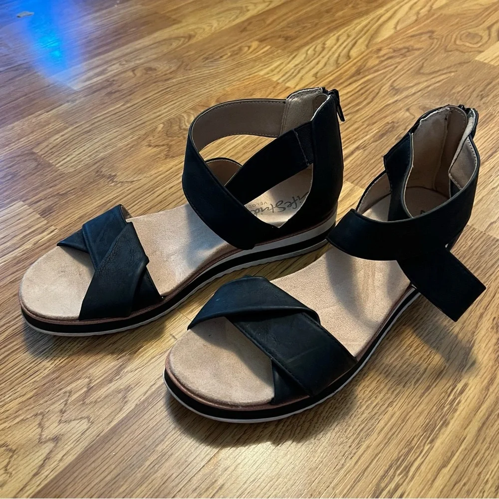 Life Stride Black and Tan Sandals - Picture 2 of 11